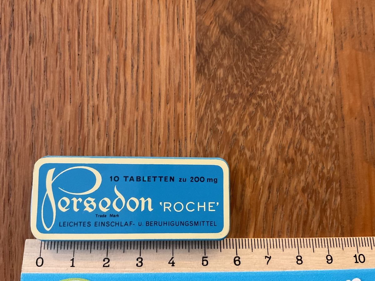 Contenitori & Simili: Antike Persedon 'ROCHE' Tabletten-Dose, ohne Inhalt – Usato da Bern venduto da kano68 2