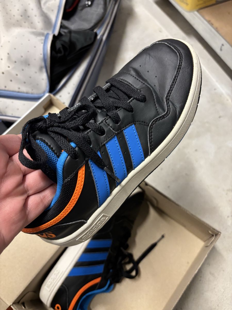 Scarpe da uomo: Adidas 36, Sketchers 35.5 – Usato da Neuchatel venduto da UMY 1