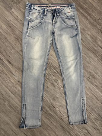 Coole Jeans von NILE, Gr. S jeansblau