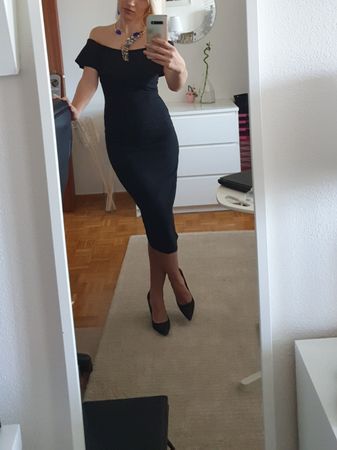 Zara Basic Kleid schwarz – elegant & figurbetont – Gr. XS