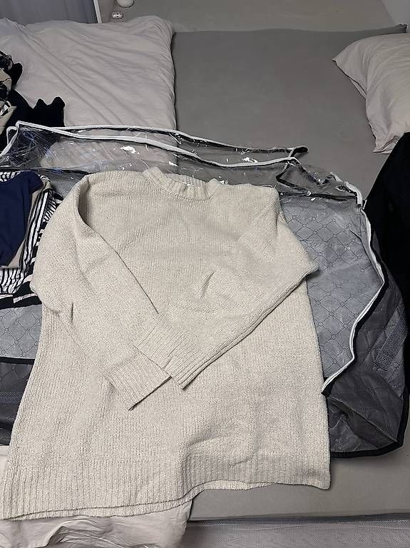 Maglioni & Felpe: Beiger Pullover eher Oversize – Usato da Solothurn venduto da lov_mll8