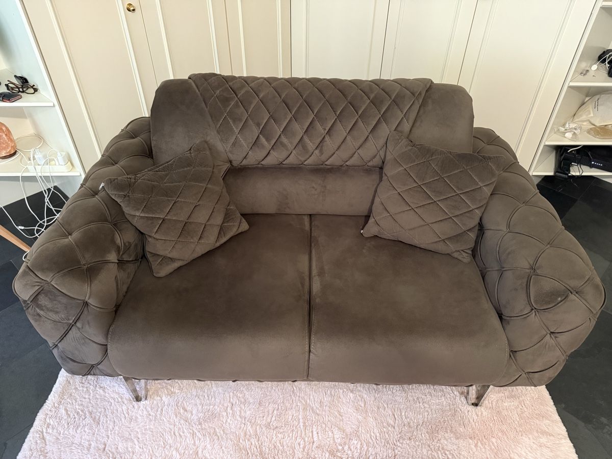 Divani: Brown Extendable Sofa – Like New Condition – Usato da Basel venduto da aur_xk5f
