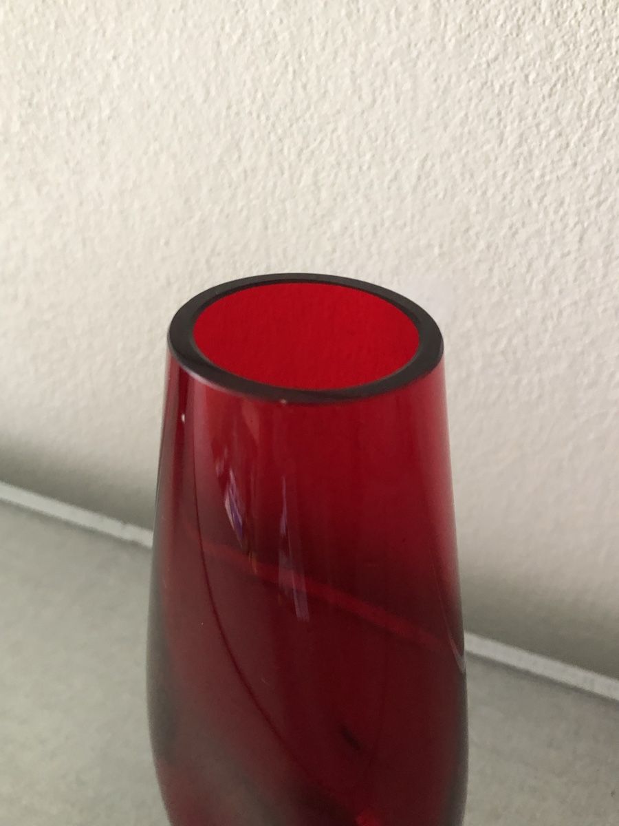 Vasen & Gefässe: Rubin rot glass vase midcentury – Gebraucht aus Basel von Amechan. 6