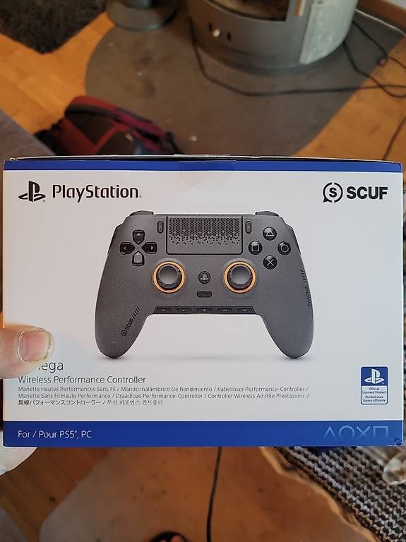 Manettes: Manette scuf  – Neuf avec emballage d'origine à Aigle par led_8nd2