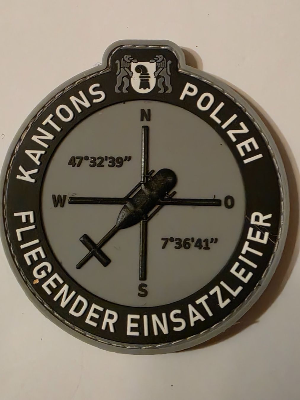 Schweizer Armee Placchette & Badge: Polizei Abzeichen Badge Kantonspolizei Basel Fl Ei Pvc Klett – Nuovo (secondo la descrizione) da Nyon venduto da freetoys08