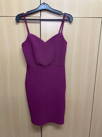 Sommerliches, figurbetontes Kleid, Grösse XS, Lila