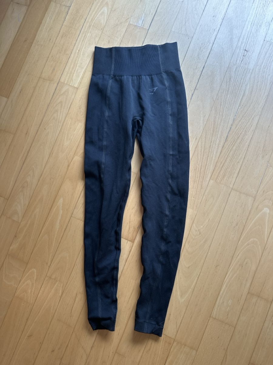 Gymshark Lotti di vestiti: Gymshark (Leggin & Top) – Usato da Rickenbach-Sulz venduto da hel_yx9y