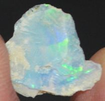 Edelstein L-6829 – Äthiopischer Opal roh ca. 16x13mm 2,25 K.