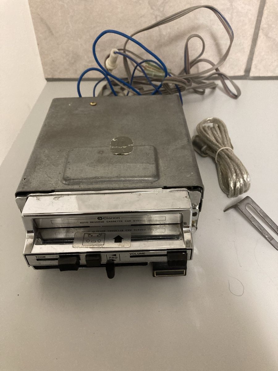 Musicassette: Clarion AUTO REVERSE CASSETTE CAR STEREO – Usato da Zürich venduto da Feri11 1