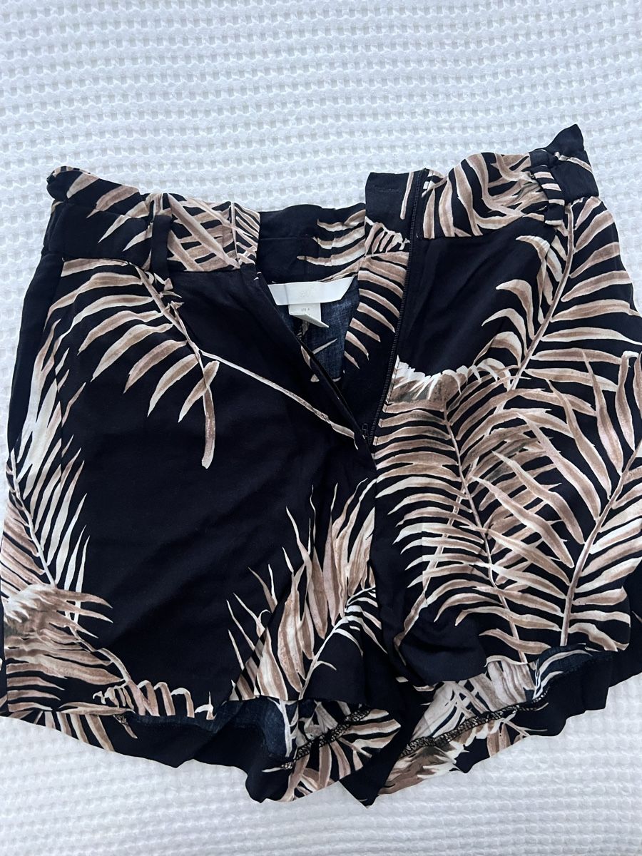 Pantaloni: H&M shorts S – Usato da Zurich venduto da amf_k7k2 1
