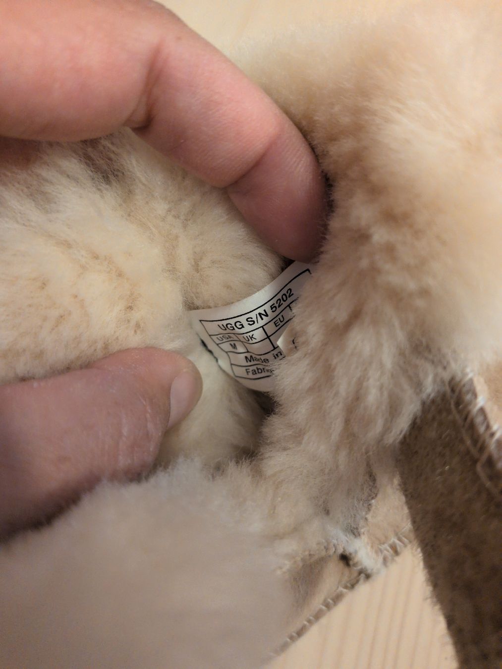 Ugg Schuhe für Jungen: UGG Babyschuhe Gr. 19 – Gebraucht aus Oberhelfenschwil von Tattar 3