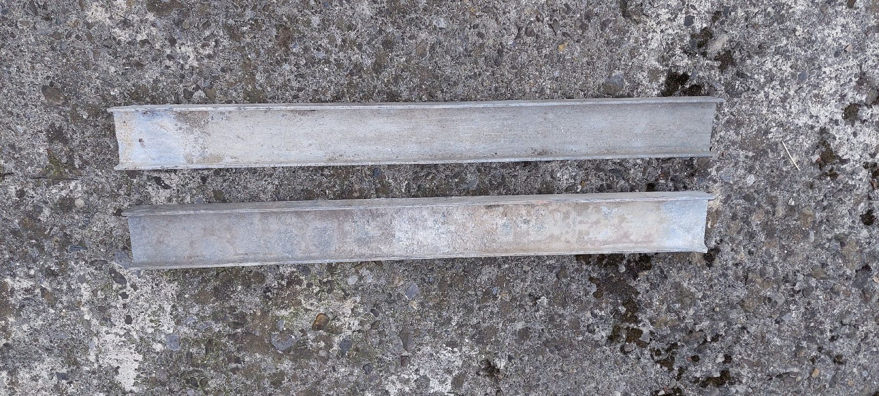 Profilati: Metallprofile U-Träger 1 Meter lang gebraucht – Usato da Seewen SZ venduto da Muhans