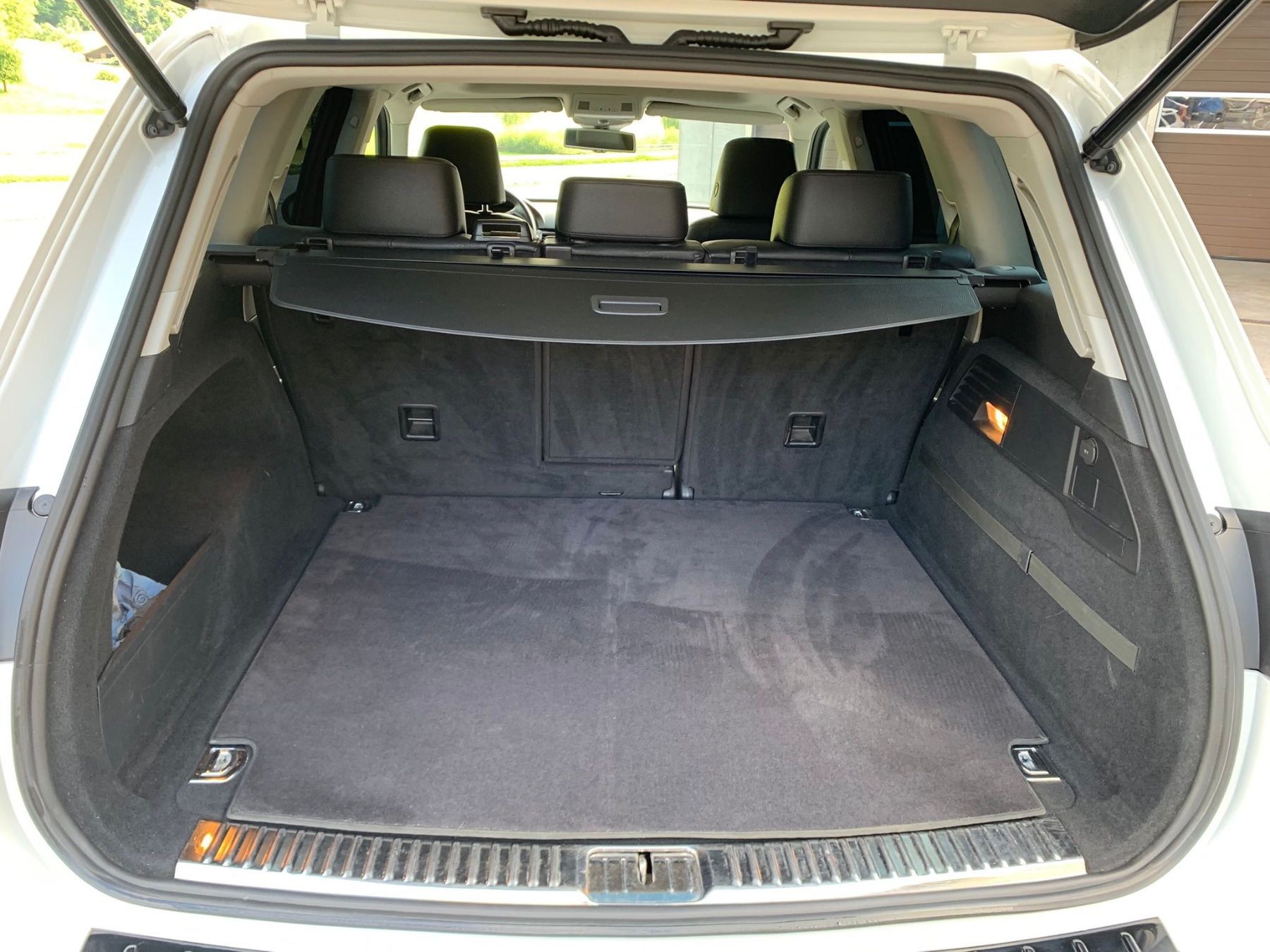 VW Automobili: VW Touareg 3.0 tdi R-Line – Usato da Studen BE venduto da sabit08 8