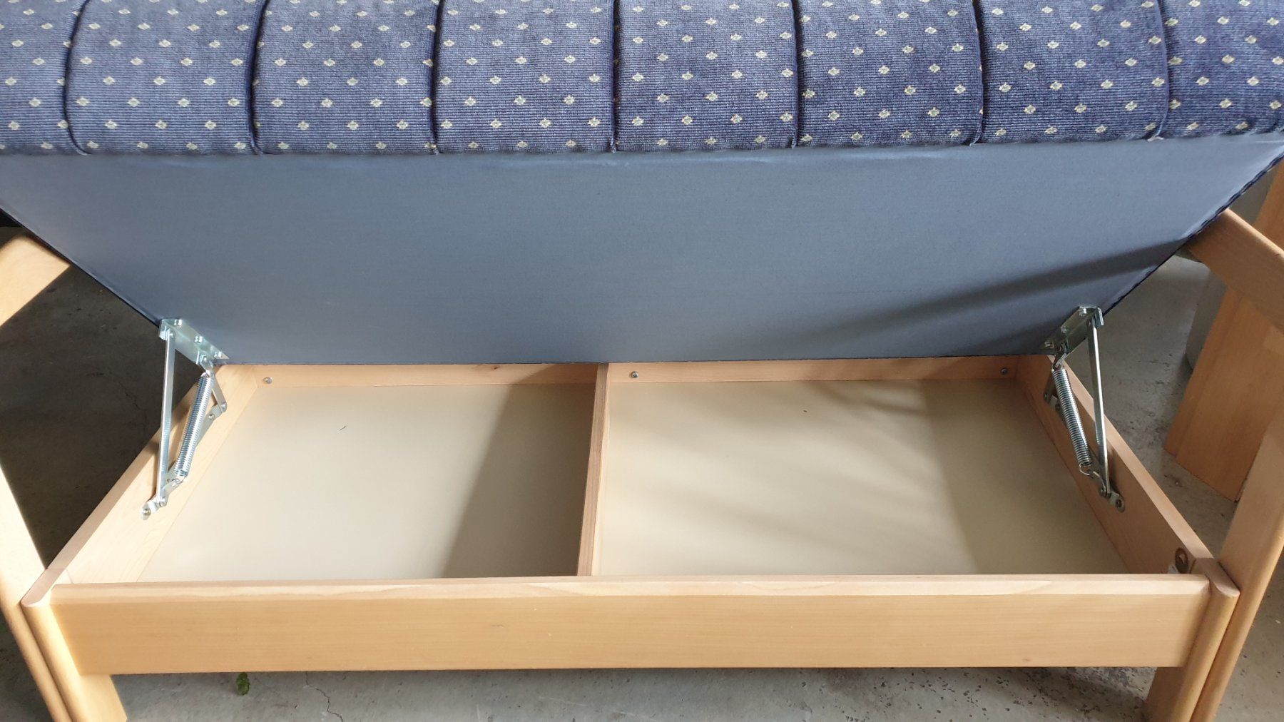 Sofas: Zweiersofa mit Stauraum. – Gebraucht aus Goldach von armando_r 3