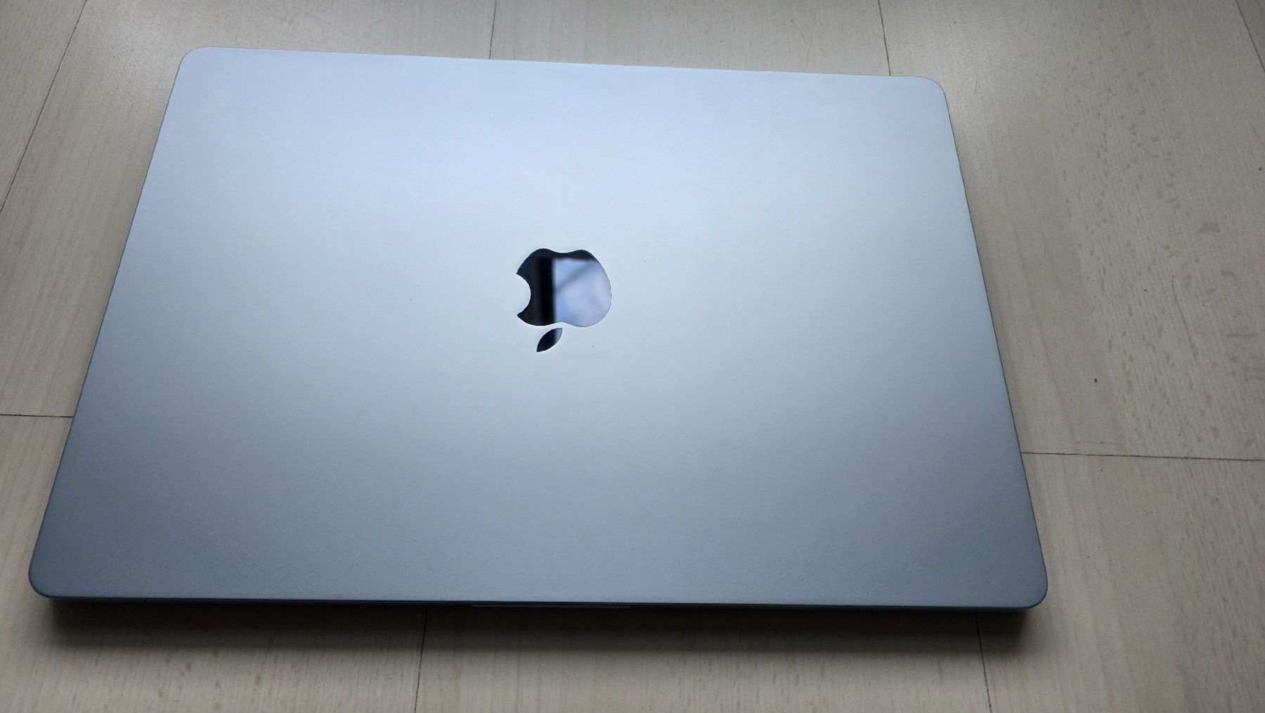 Apple Notebook: MacBook Air M4 (2025) 15" – Nuovo (secondo la descrizione) da Glis venduto da Perrini 1
