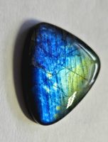 Toller, grosser Labradorit; Dreieck;  63.2 ct.