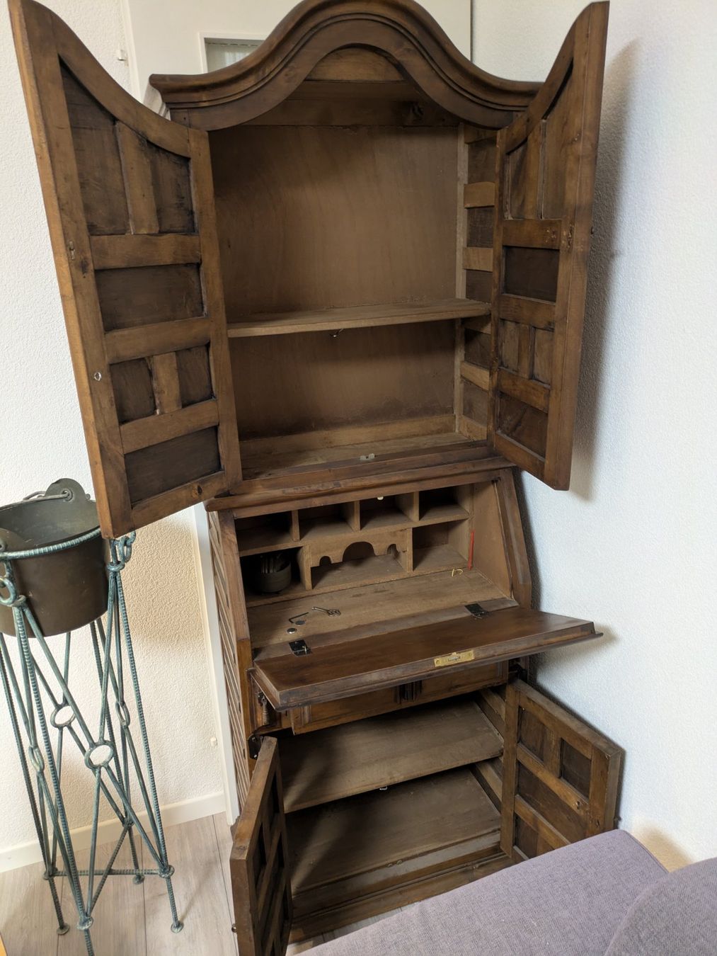 Armoires: Handgefertigter Schrank – D'occasion à Liestal par bru_5b76 1