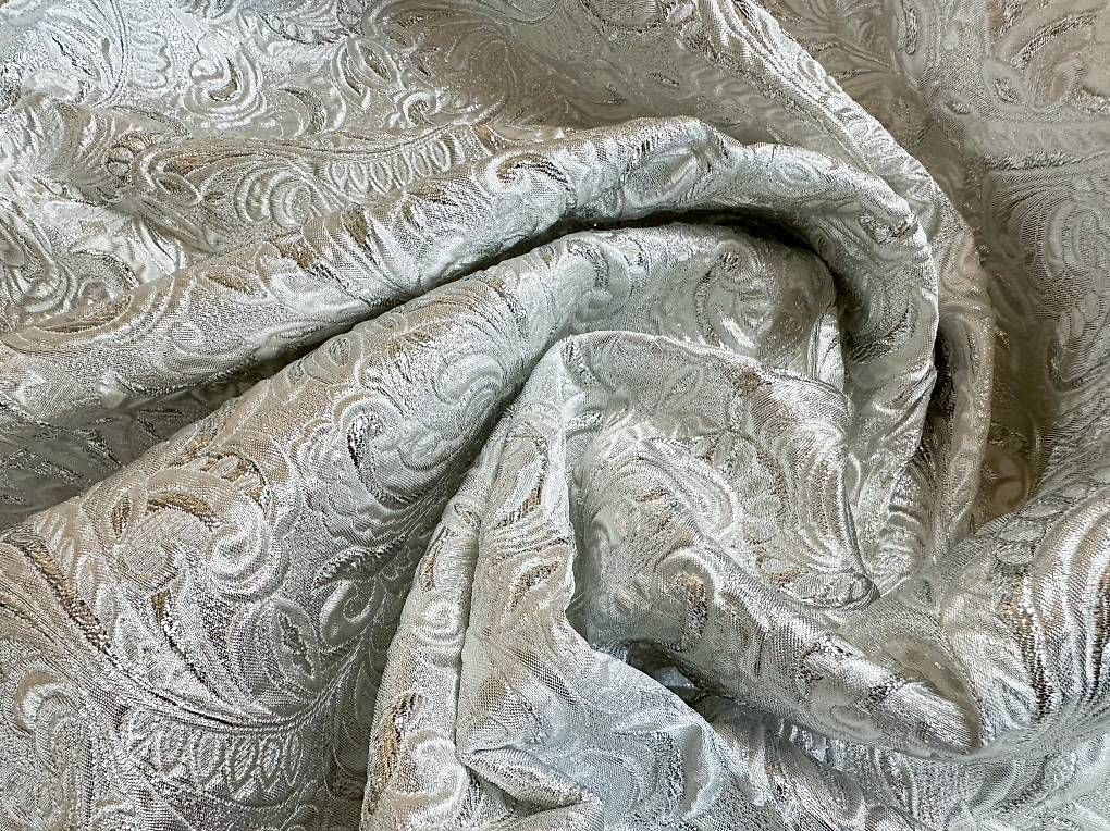 Tessuti: Silber Brokat Stoff 110 x 105cm plus Reststück – Usato da Zumikon venduto da luthien1805 1