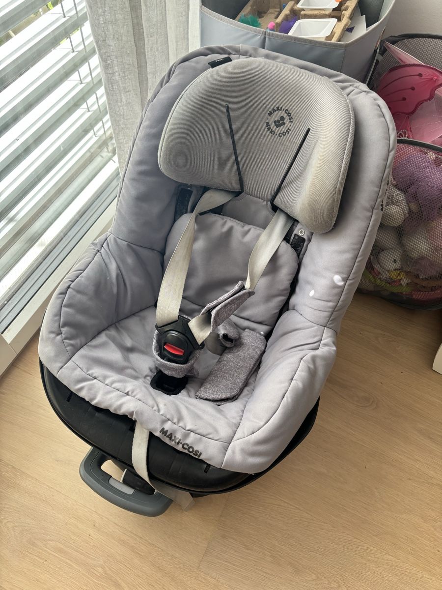 Maxi-Cosi Seggiolini per auto: MaxiCosi Pearl with Isofix base – Usato da Kilchberg ZH venduto da Lelacf 1