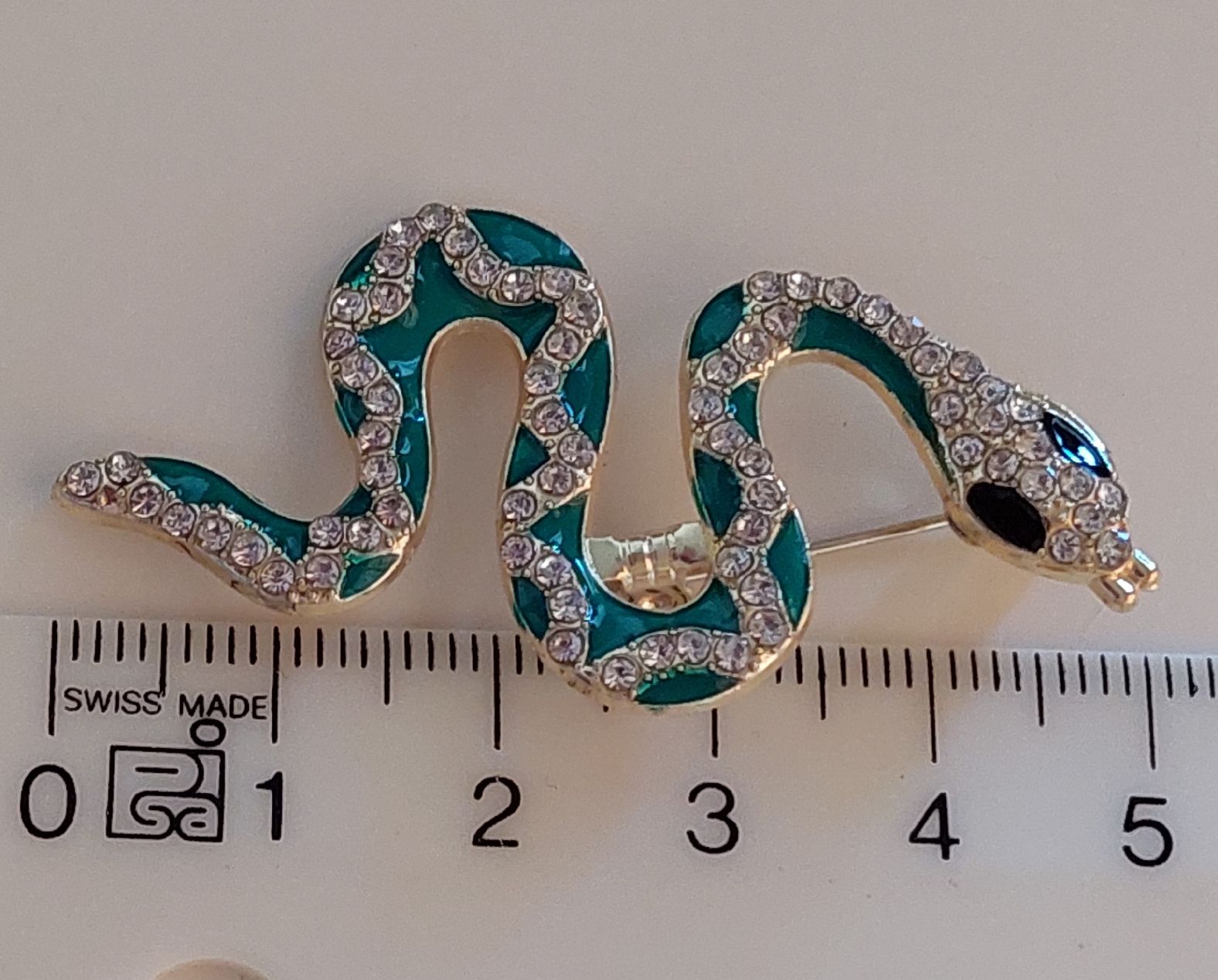 Broschen & Nadeln: Brosche Schlange grün goldfarben mit Strass – Neu (gemäss Beschreibung) aus Oberwil BL von Hunajakakku 8