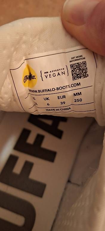 Chaussures femmes: Buffalo sneaker weiss bunt grösse 39 – D'occasion à Kölliken par minimeee 1