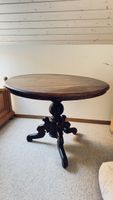 Antiker runder Holztisch mit massivem Mittelfuß um 1900