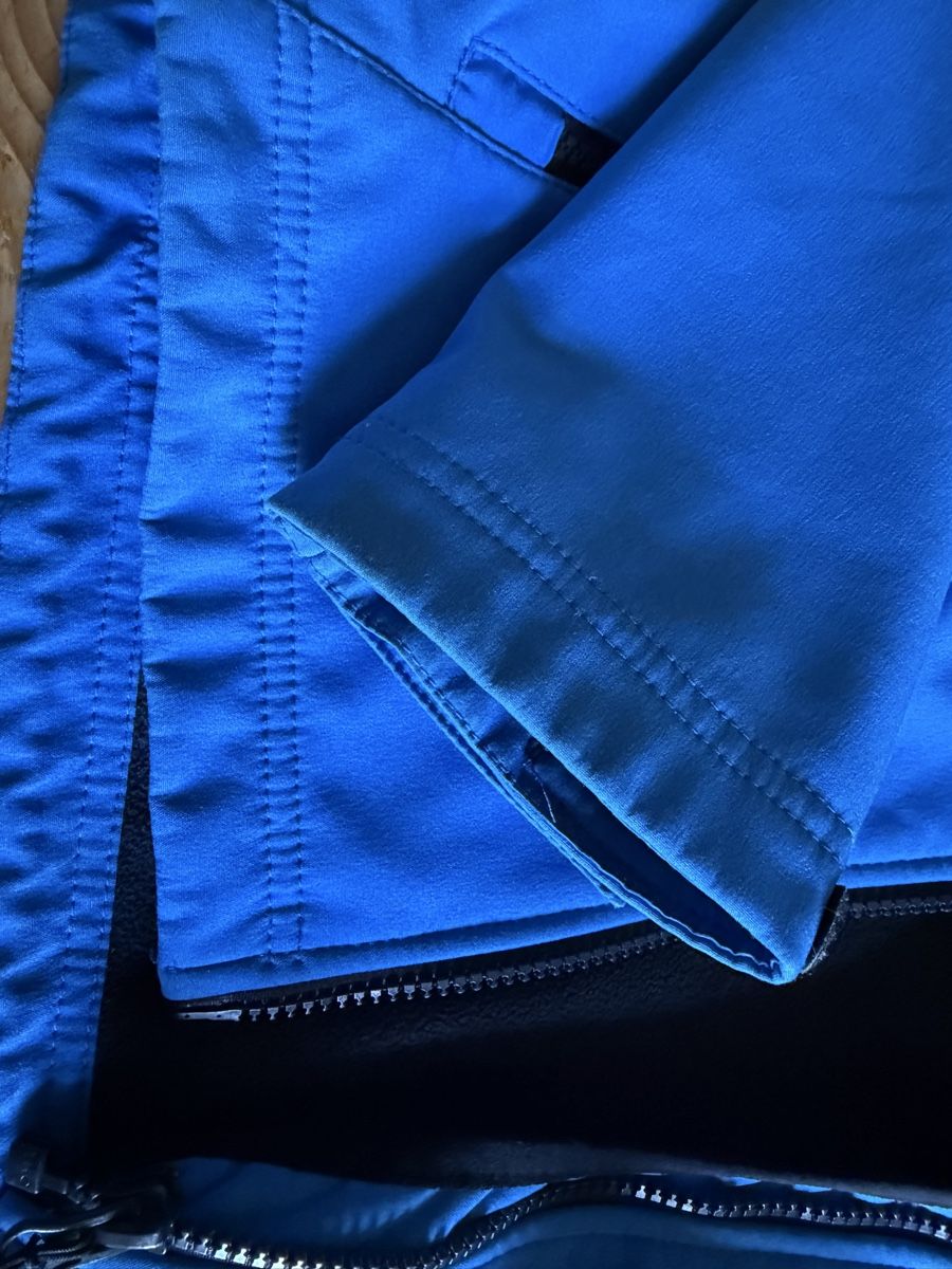 Icepeak Giacche & Cappotti: Kinder Softshelljacke blau Grösse 140 Flecken Ärmel – Usato da St. Gallen venduto da doris.hoerler 2