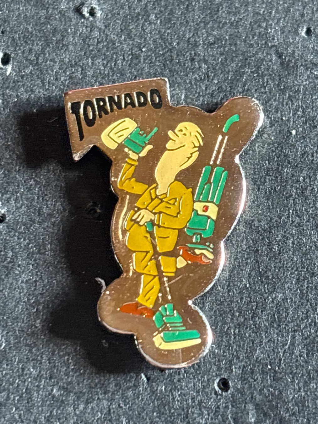 Plaketten & Abzeichen: Pin Tornado – Gebraucht aus Lützelflüh-Goldbach von NicoleL.