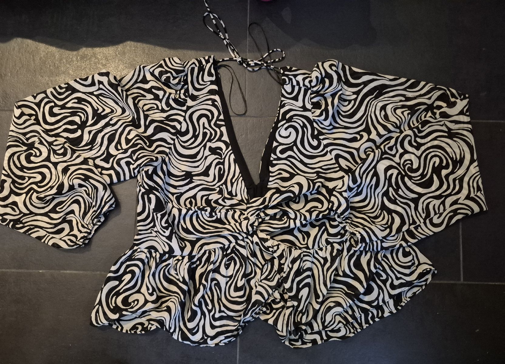 H&M Camicette: Top H&M noir et blanc – Usato da Collonges venduto da cam_72xf