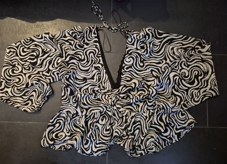 Top H&M noir et blanc
