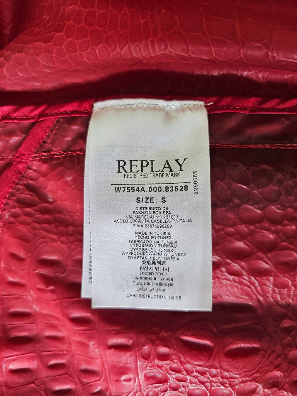 Replay Giacche: Replay Regenjacke Kroko-Optik Rot Gr. S mit Kapuze – Usato da Emmen venduto da Tumanovr 7