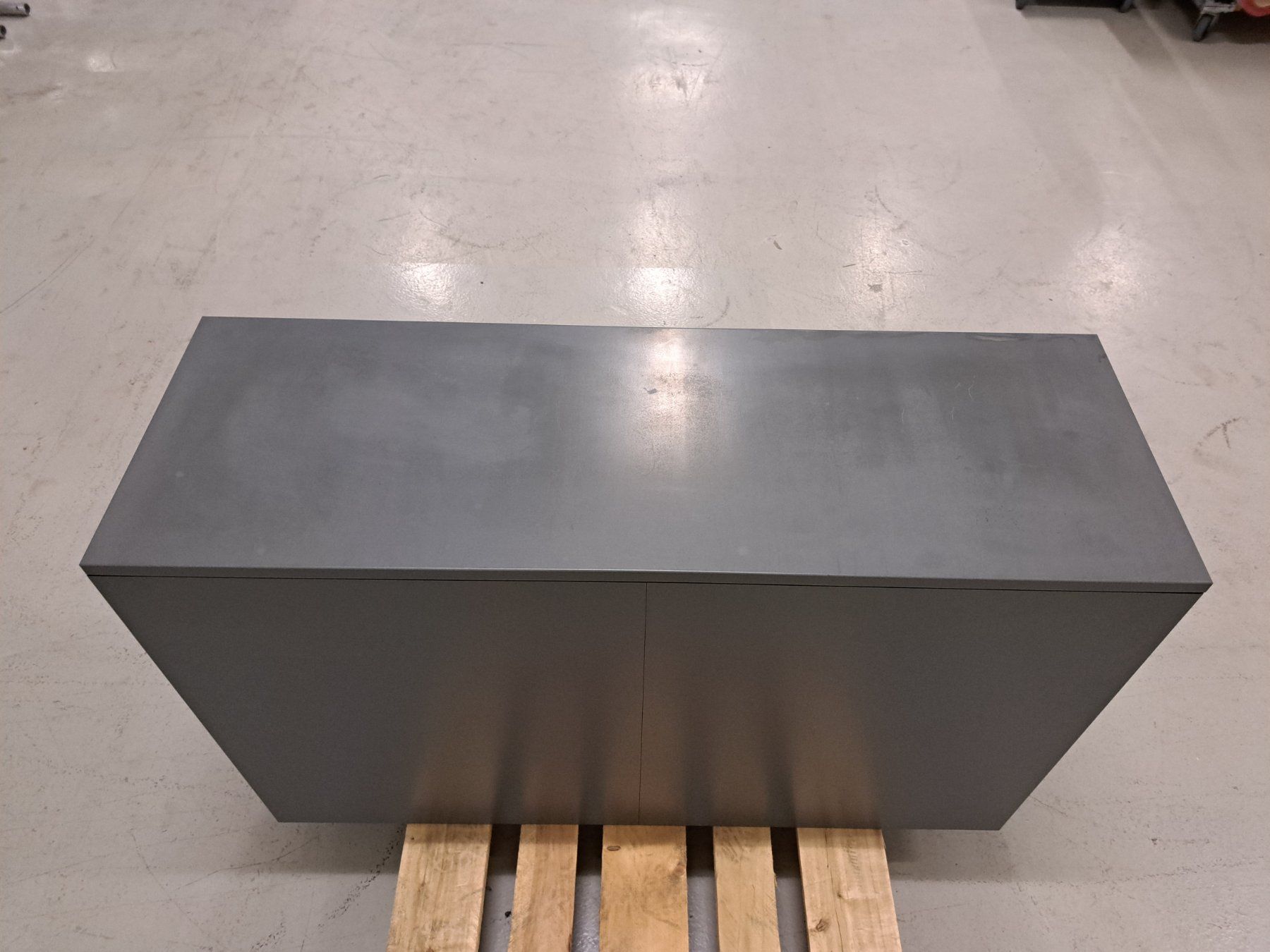 Lista Armadi: Sideboard Lista Office mit Rollladentür grau – Usato da Embrach venduto da lichttechnik 4