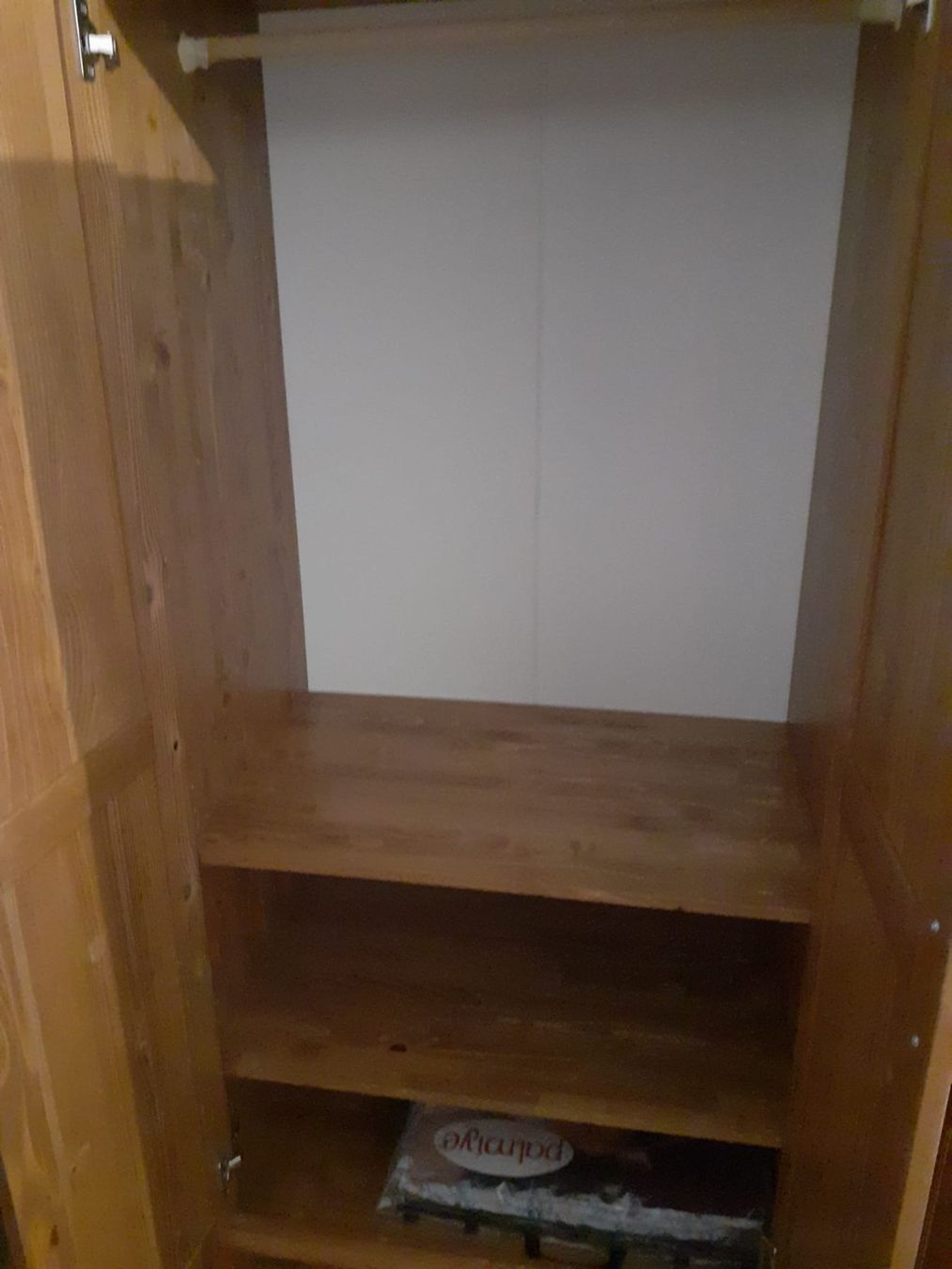Armadi: Kleiderschrank – Usato da Yverdon venduto da DerStorchUndDieBiene 4
