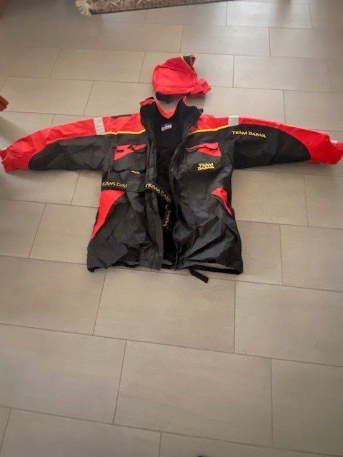 Completi: Team Daiwa Floating Suit – Usato da Dürnten venduto da Hitsch101