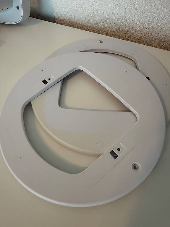 Gattaiole: PetSafe Mikrochip Katzenklappe mit Einbauadapter – Usato da Uhwiesen venduto da Zenzin 4