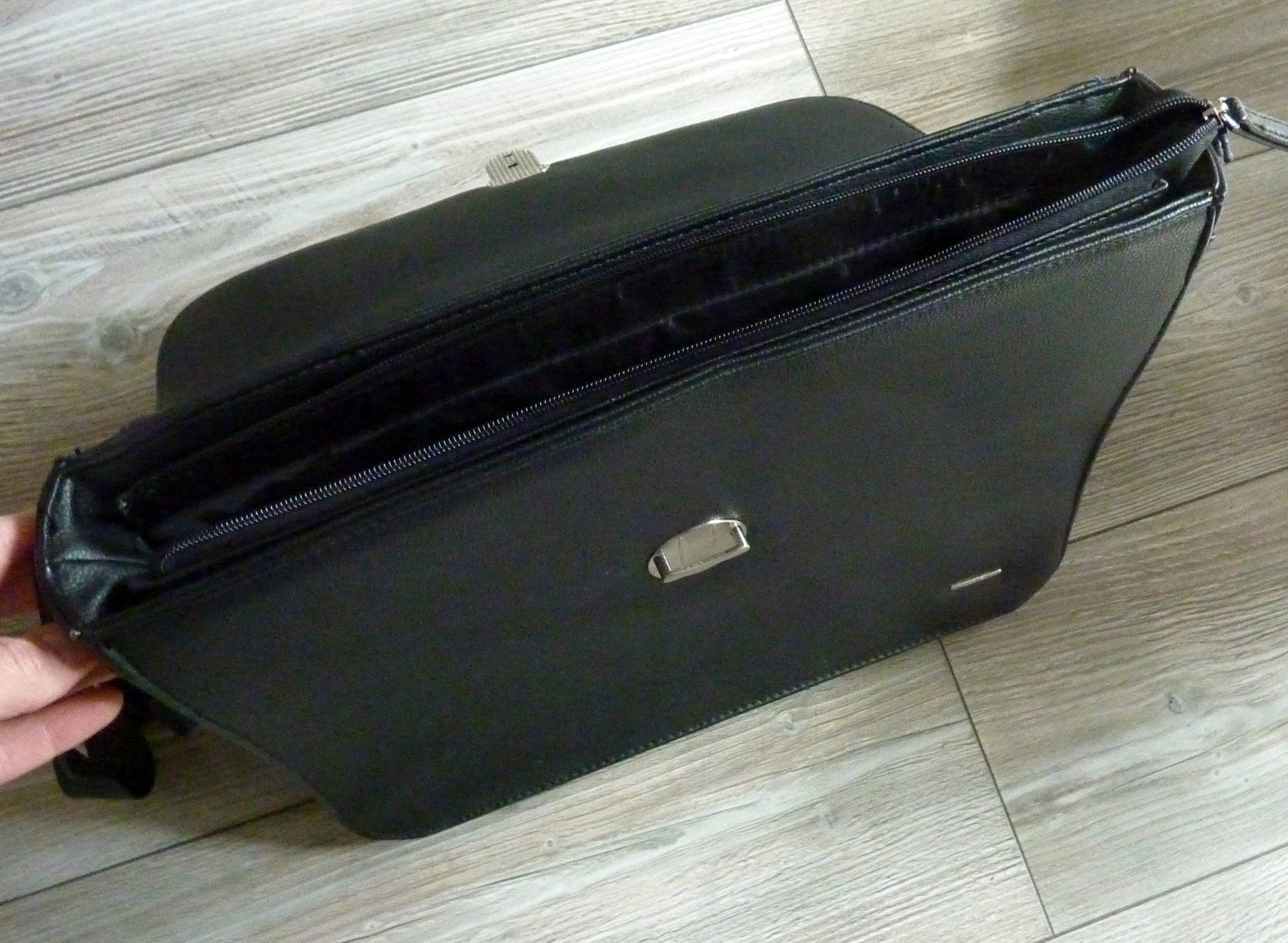 Borse: Attache Carpisa 40x32 cm – Usato da Bern venduto da Dedonegro 2