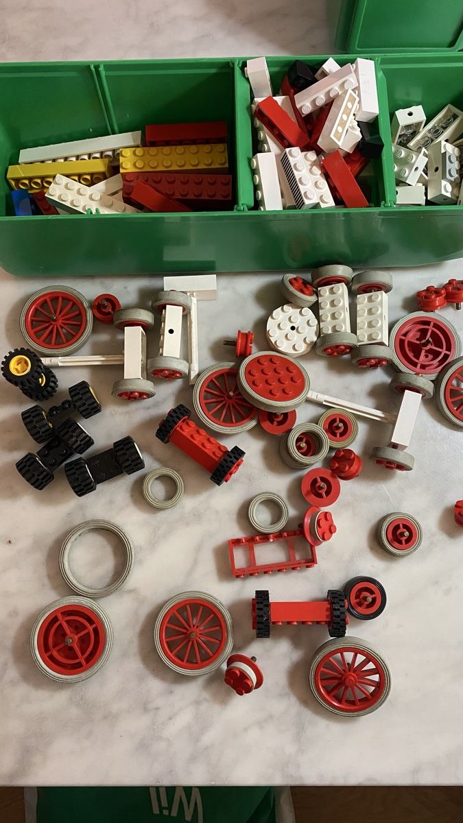 Lego Spielzeuge: LEGO Technic mit vielen Rädern & div. Steinen – Gebraucht aus Glattpark (Opfikon) von anywaya23 1