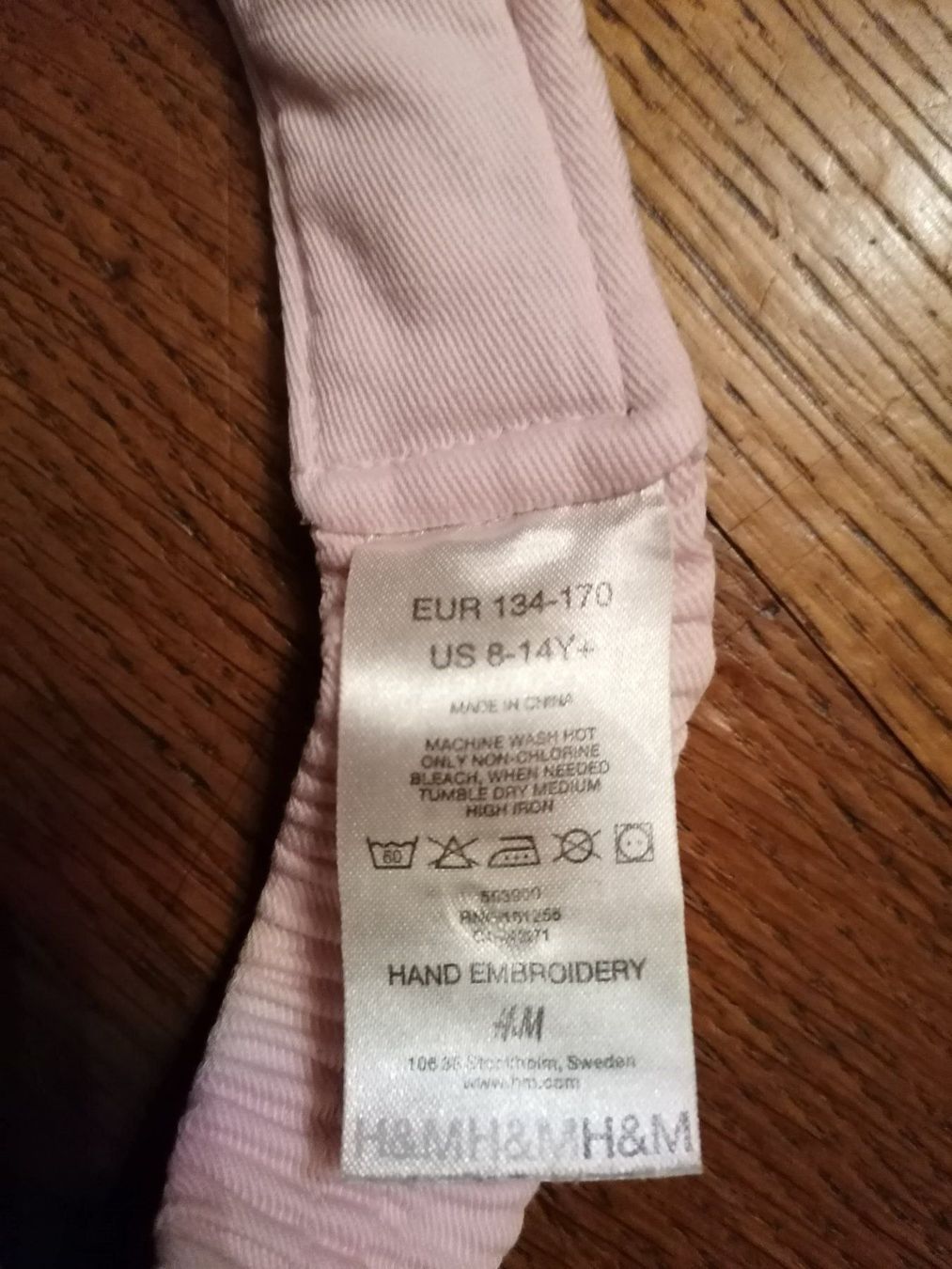 Altro abbigliamento per bambina: Sonnenblende 6-12 – Usato da Solothurn venduto da Shanty.20 3