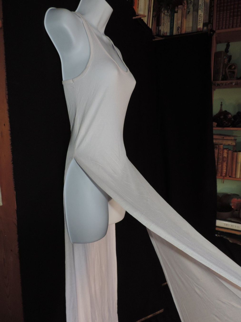 Robes: robe échancrée de plage blanche – D'occasion à Genève par Axelle333