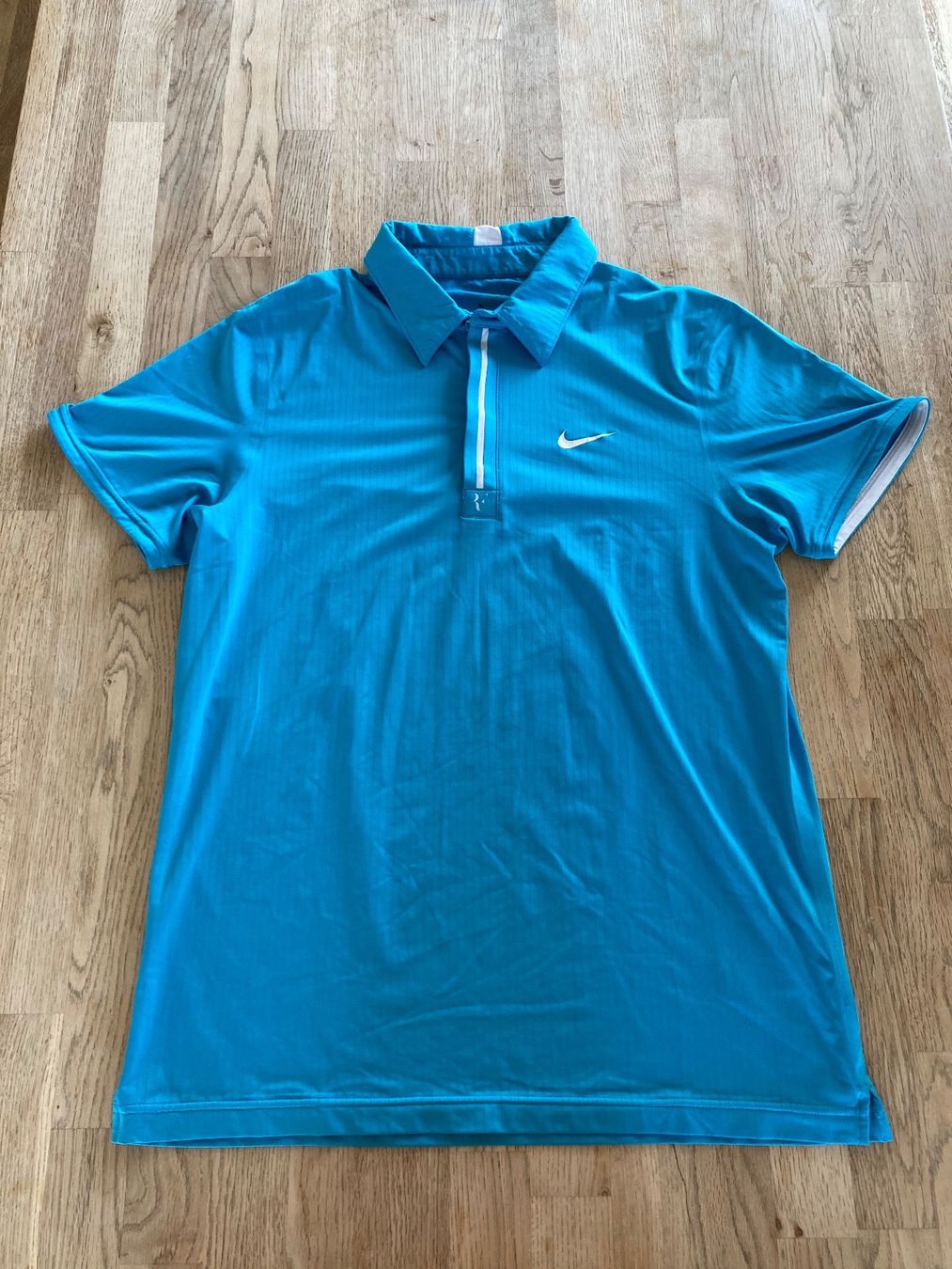 Nike Magliette Polo: Roger Federer Grösse L Nike Australian Open Titel – Nuovo (secondo la descrizione) da Freienstein venduto da Golfbueb