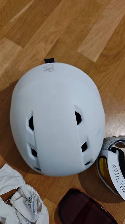 Caschi: Almost new Ski helmet + googles – Usato da Glattbrugg venduto da san_d922 1