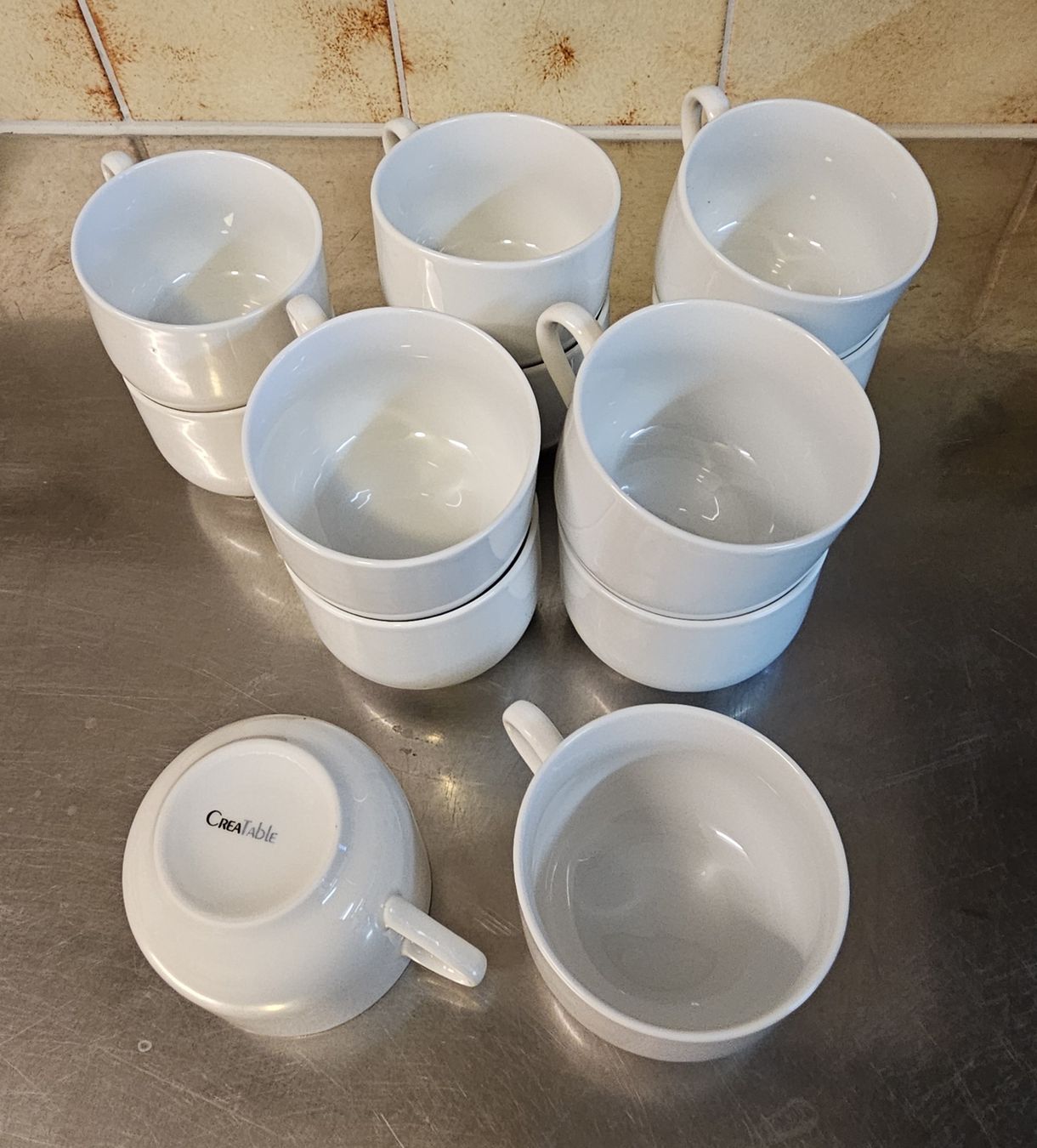 Set di piatti: 12 Kaffeetassen & 10 Unterteller von Creatable – Usato da Brütten venduto da Land_Buesi 1