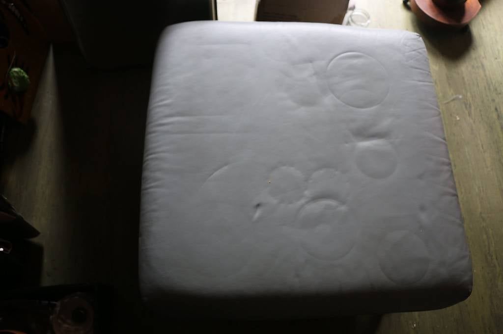 Tabourets: Leder Sofa Hocker – D'occasion à Speicherschwendi par urs_nmg5