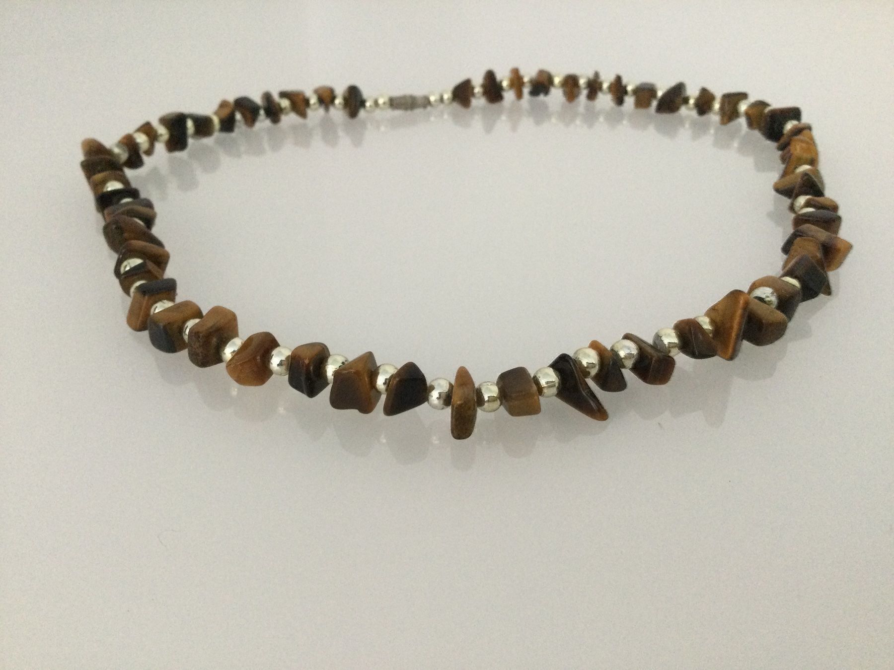Colliers: Collier avec perles Œil du Tigre – Neuf (Voir description) à Agiez par chouchanelle