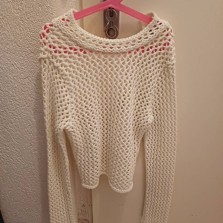Bershka Maglioni & Felpe: Pull à trous Bershka – Usato da Bex venduto da Sakito