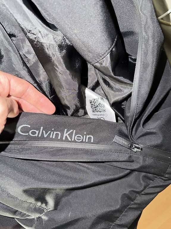 Jacken: Calvin Klein Regenjacke  – Gebraucht aus Binningen von moa_96sh 2