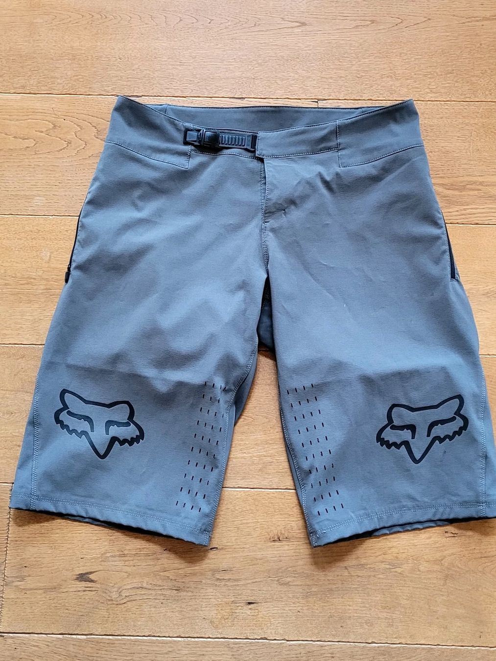 Fox Hosen: Bike Shorts Devend Fox Männer Grösse 34  oder L oder 52 – Gebraucht aus brülisau von nussgipfel02 2