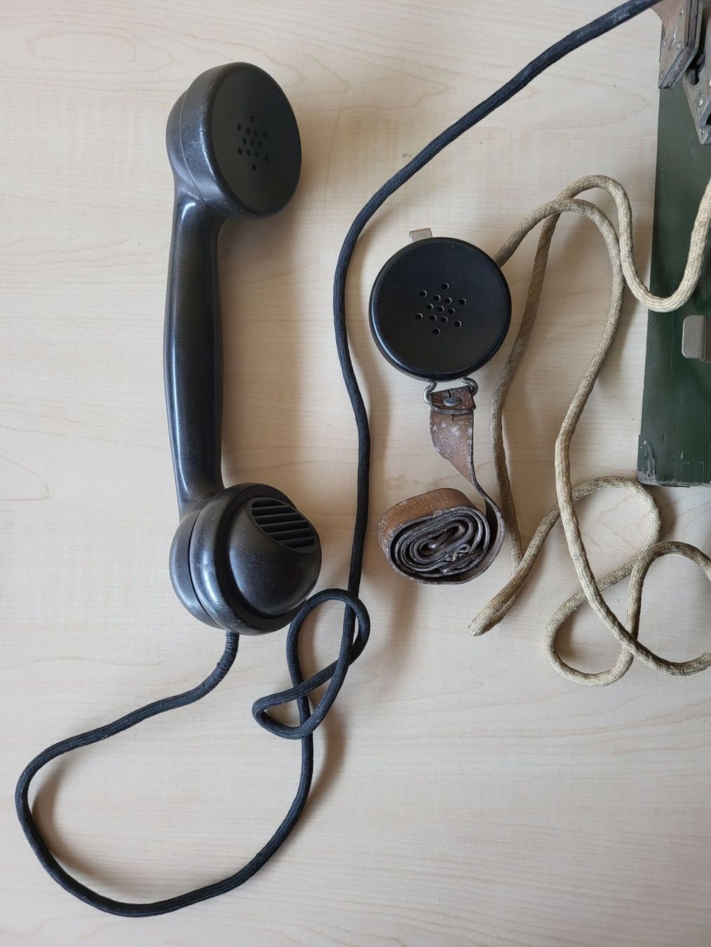 Telefoni: Feldtelefon 1932 Schweizer Armee – Usato da Brügg BE venduto da POU-BELLE 4