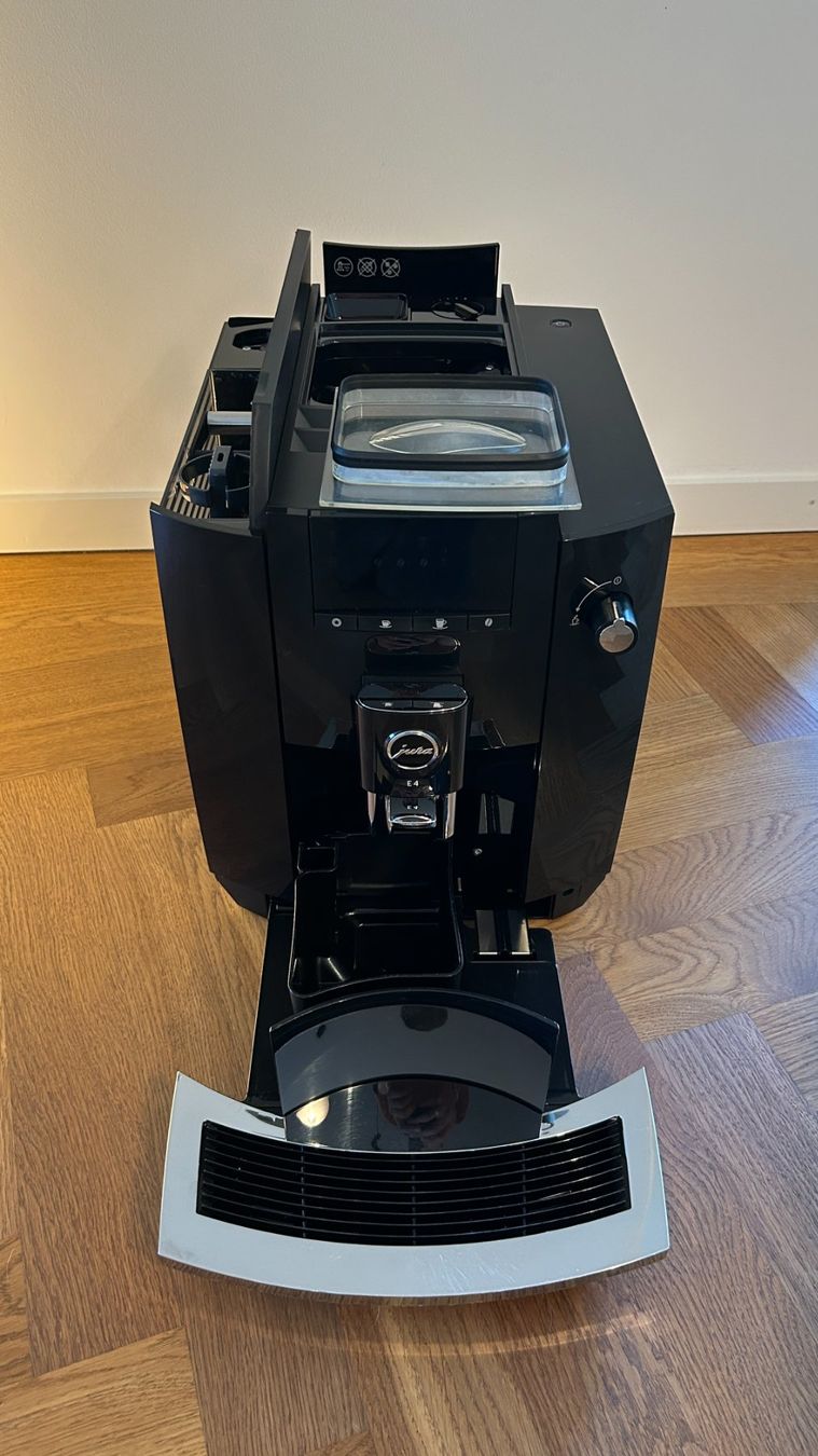 Jura Machines à café & Machines à expresso: Jura E4 Kaffee-Vollautomat – D'occasion à Zürich par vivamatu 4