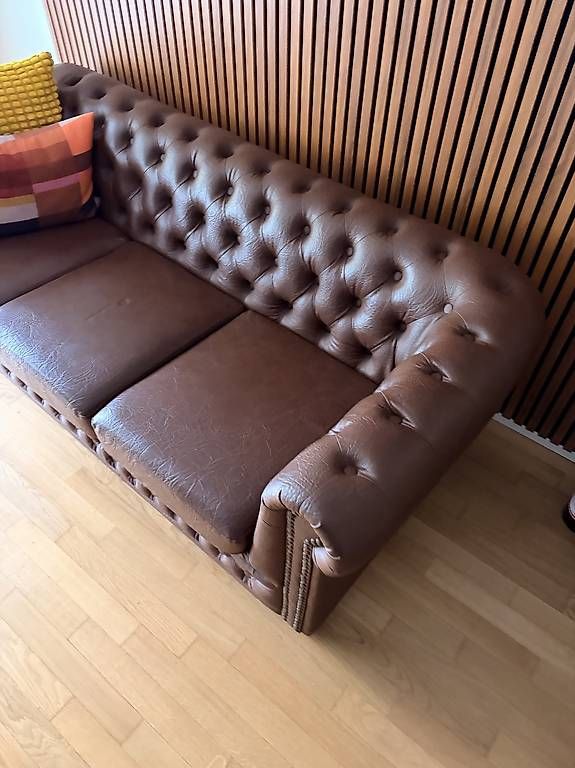 Sofas: Chesterfield Couch mit Sessel – Gebraucht aus Goldau von jan_8tvs 1